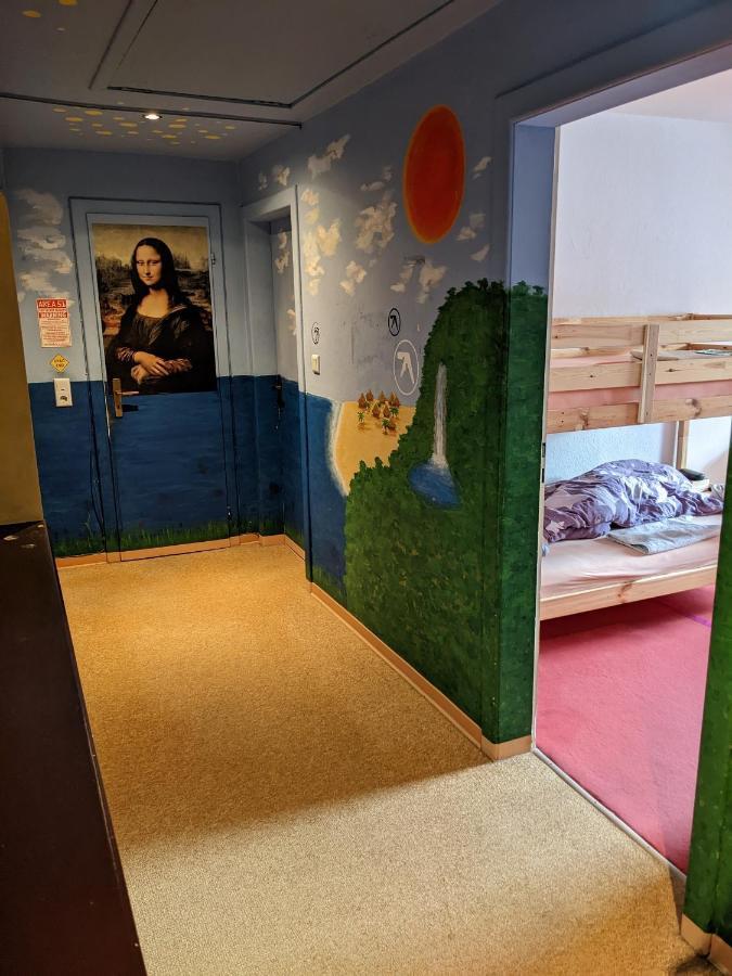Monkey Factory - Mini Home-Stay Hostel Traben-Trarbach Exteriör bild