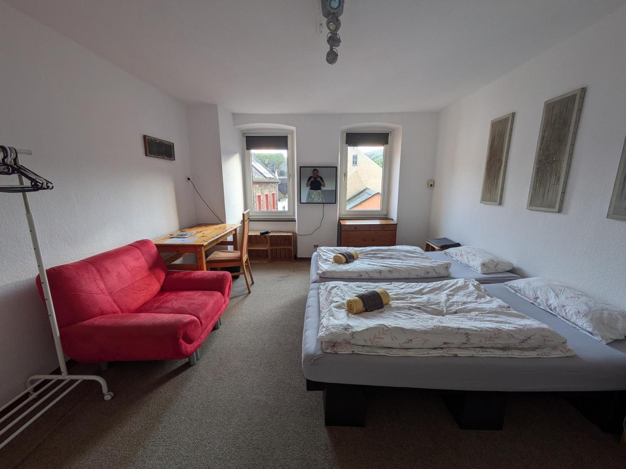 Monkey Factory - Mini Home-Stay Hostel Traben-Trarbach Rum bild