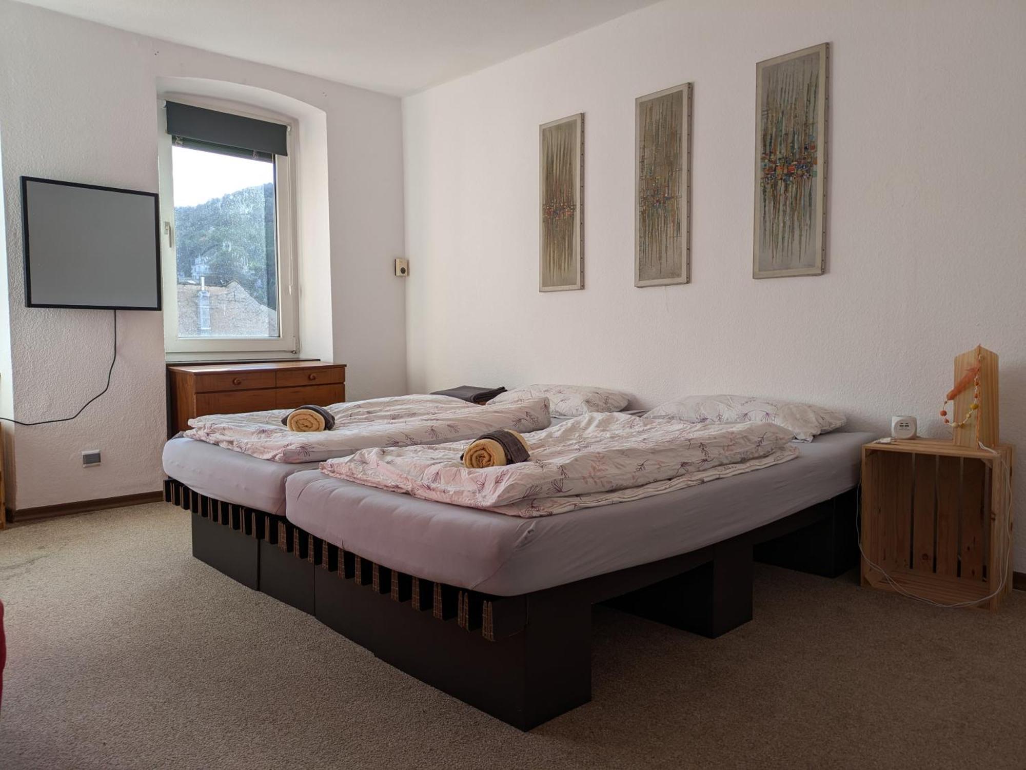 Monkey Factory - Mini Home-Stay Hostel Traben-Trarbach Rum bild